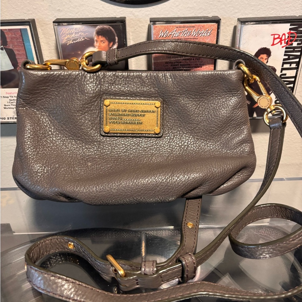 Chic Gray Leather Crossbody Bag
